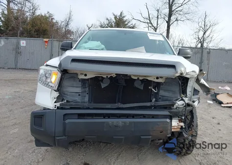 2017 Toyota Tundra Sr 4.6L V8 z USA, uszkodzony, nr VIN 5TFUM5F1XHX071440